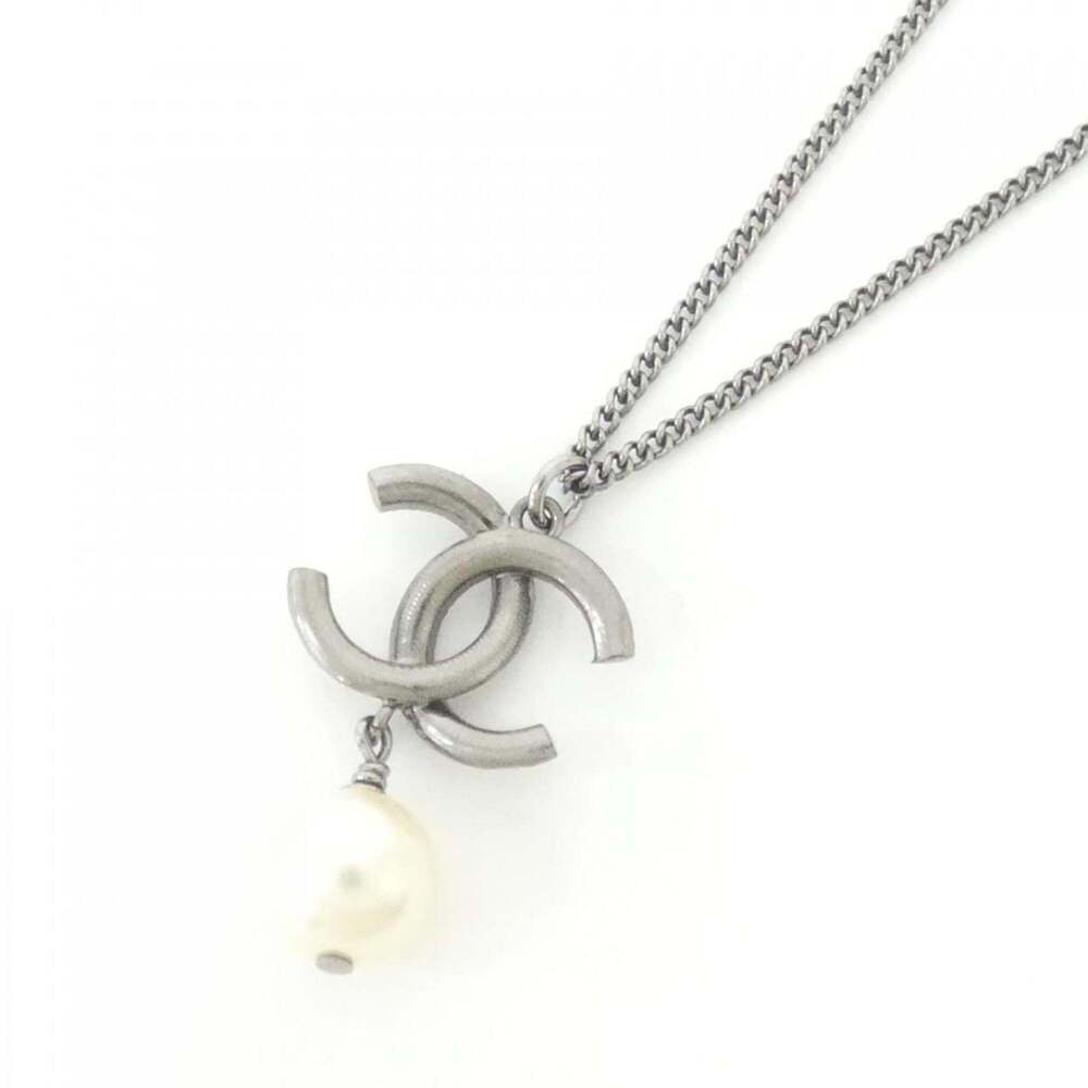 CHANEL Authentic White Necklace - Picture 3 of 6